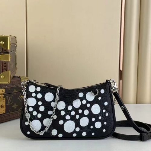 Fashionable leather bag for women