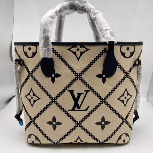 Fashionable leather bag for women