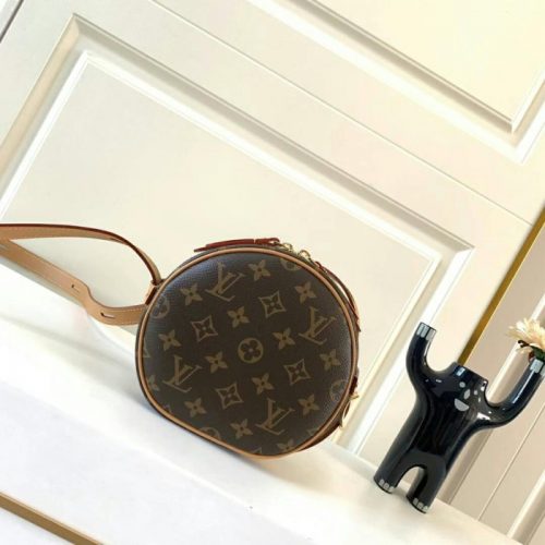 Fashionable leather bag for women