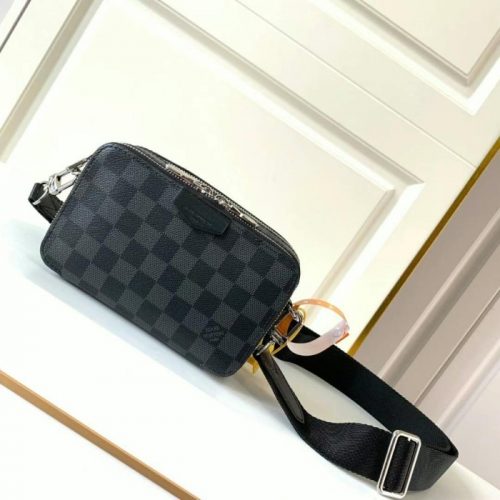 Fashionable leather bag for women