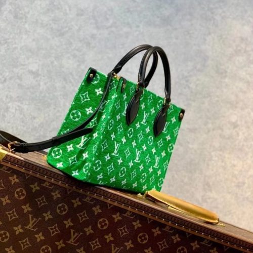Fashionable leather bag for women