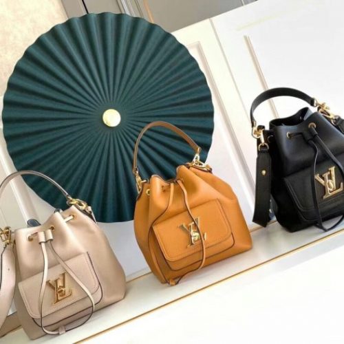 Fashionable leather bag for women