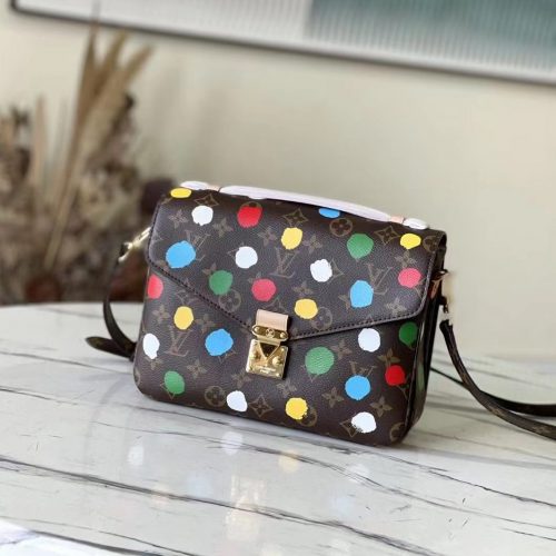 Fashionable leather bag for women
