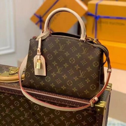 Fashionable leather bag for women