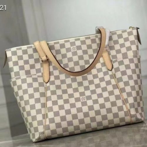 Fashionable leather bag for women