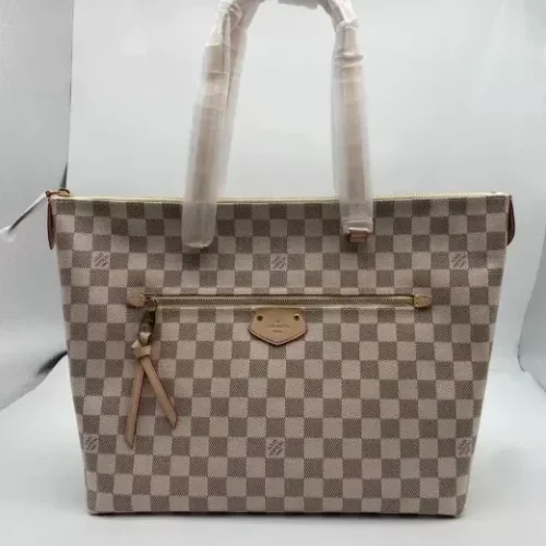 Fashionable leather bag for women