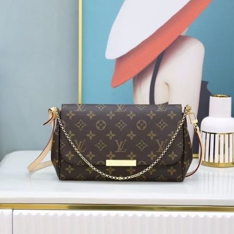 Fashionable leather bag for women