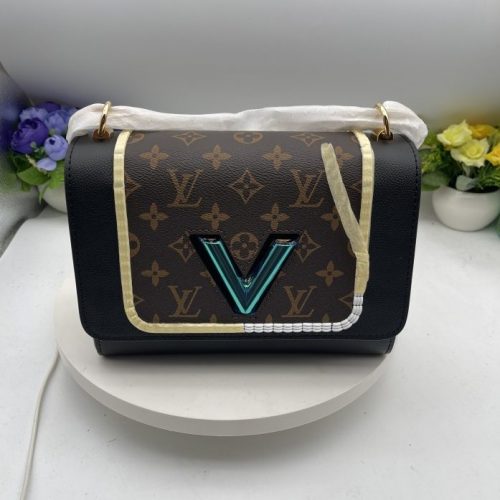 Fashionable leather bag for women