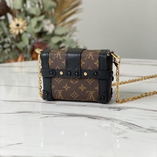 Fashionable leather bag for women