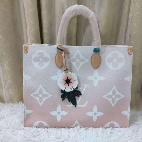 Fashionable leather bag for women
