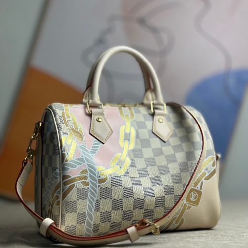 Fashionable leather bag for women