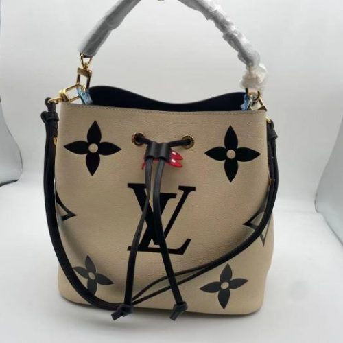 Fashionable leather bag for women