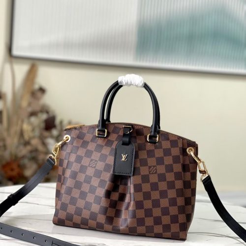 Straddle&handbag