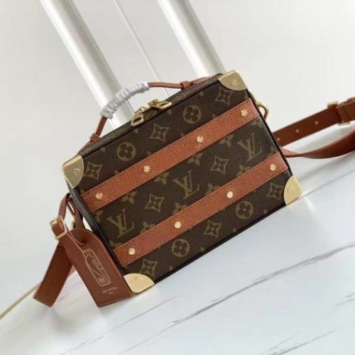 Fashionable leather bag for women