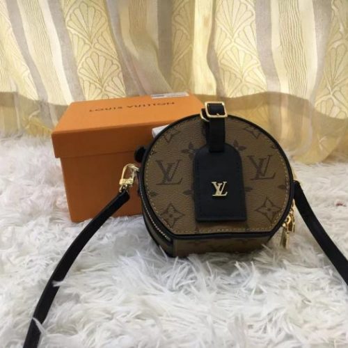 Fashionable leather bag for women