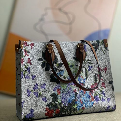 Fashionable leather bag for women