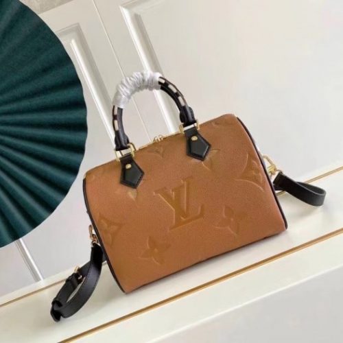 Fashionable leather bag for women