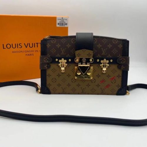 Fashionable leather bag for women