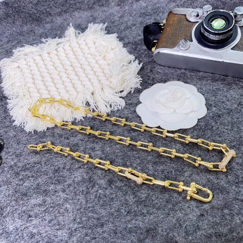 Tiff necklace