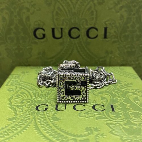 GG necklace