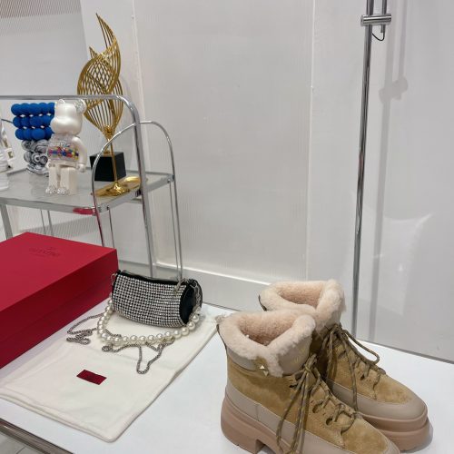VAL boots