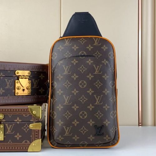 LL AVENUE Shoulder Bag