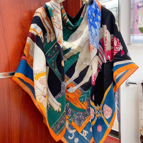 HH scarf