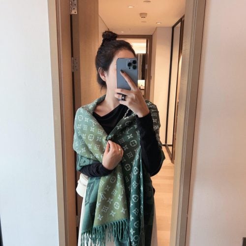 LL scarf