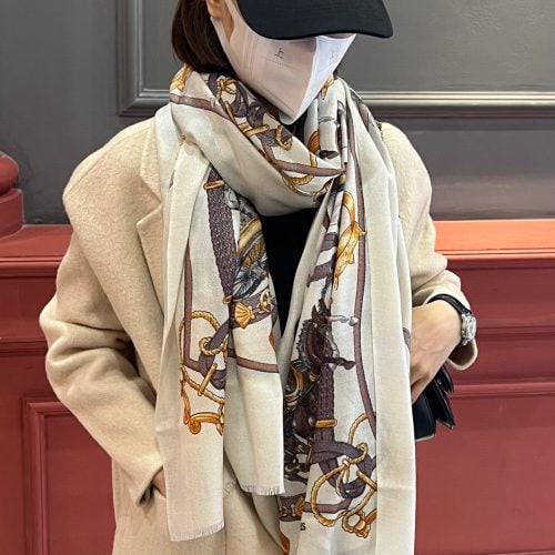 HH scarf
