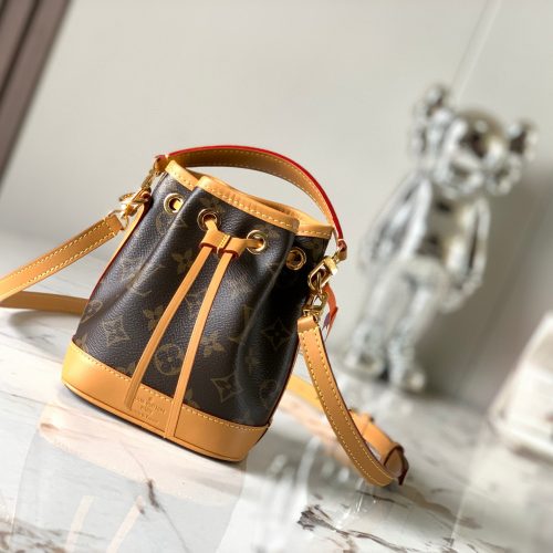 NANO NO É handbag