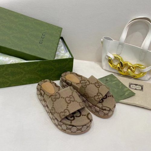 GG slippers