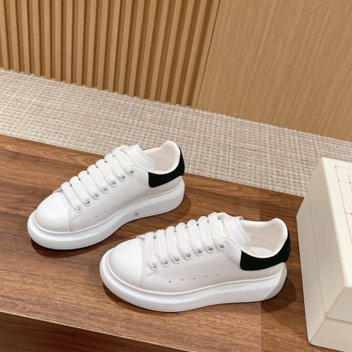 Wheat Classic Versatile Little White Shoes  Sneakers