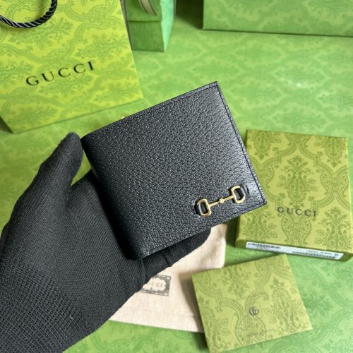 Decorate a double fold wallet with a horse collar buckle