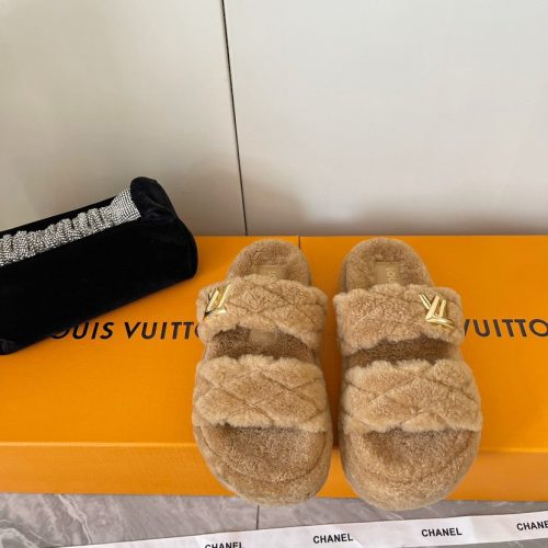 New wool slippers for autumn and winter